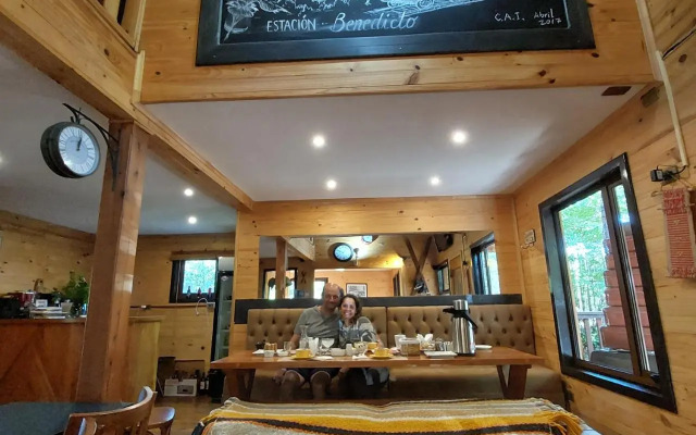 Estación Benedicto Café y Hostal