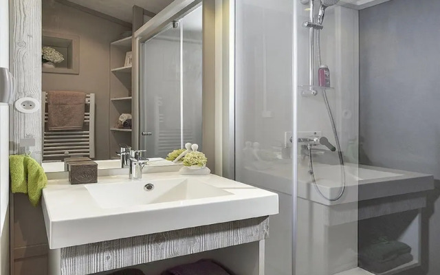 Serene Chalet in Hourtin Near Lake