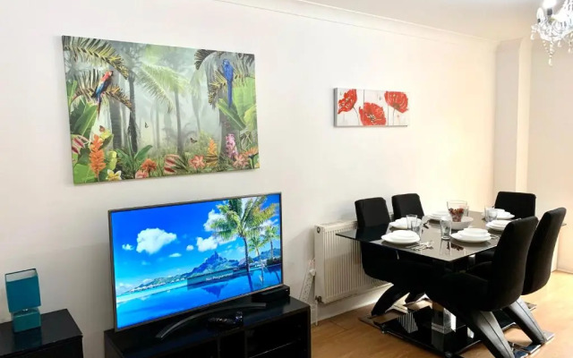 London 4 Bedrooms 3 Bathrooms with Garden House