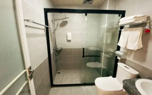 Huazhou Diqiao Theme Apartment