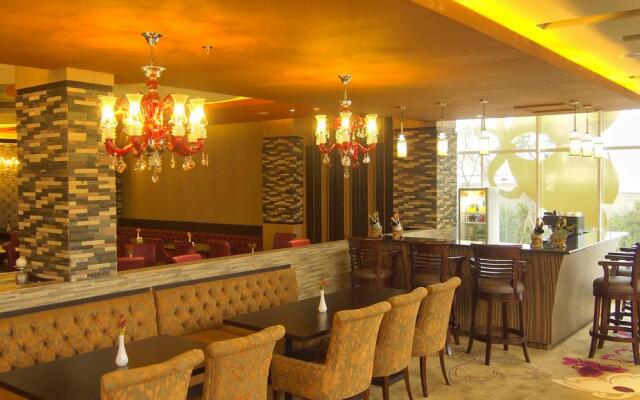 Sapphire Sky Hotel BSD City