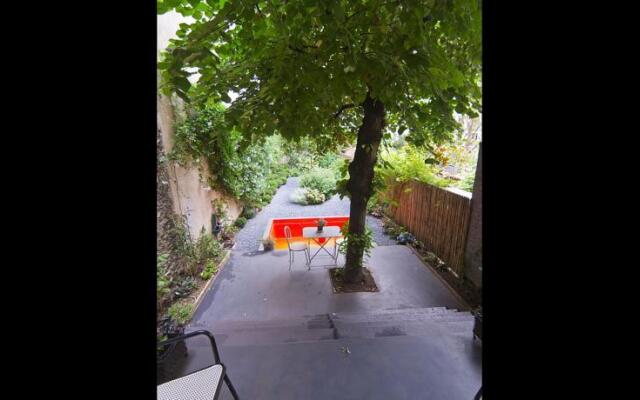 Studios Paris Bed & Breakfast - Le Jardin de Montmartre