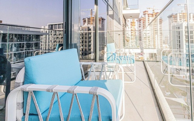 Luxurious 1BR Living in Azizi Riviera 39