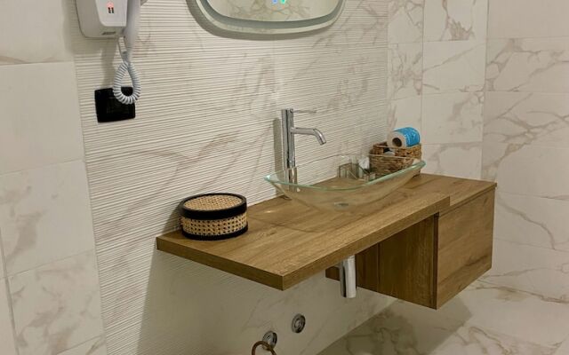 Gatto Bianco Le Mura