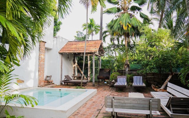 Hotel CRC-8S Cerca al Mar con Desayuno