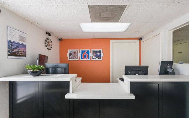 Motel 6 Livingston, TX