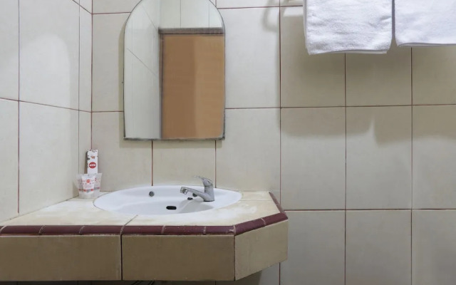 OYO 188 Nely Murni Residence