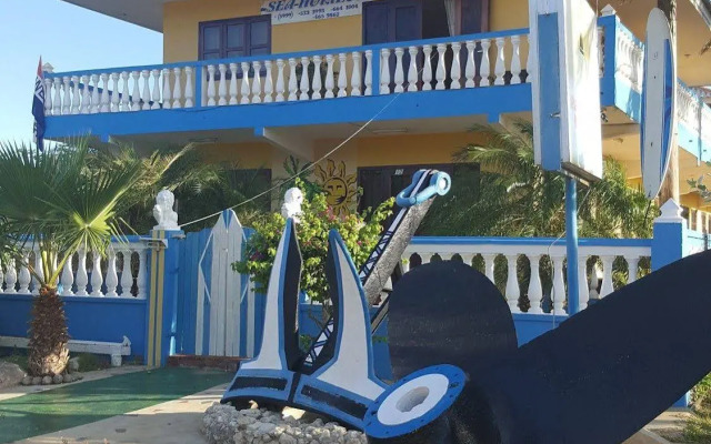 Sea Horizon Apartments (across from Mambo Beach)