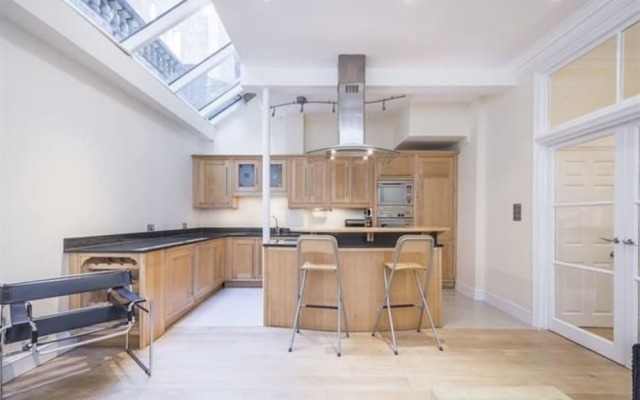 4BR mews home in the centre of exclusive South Kensington