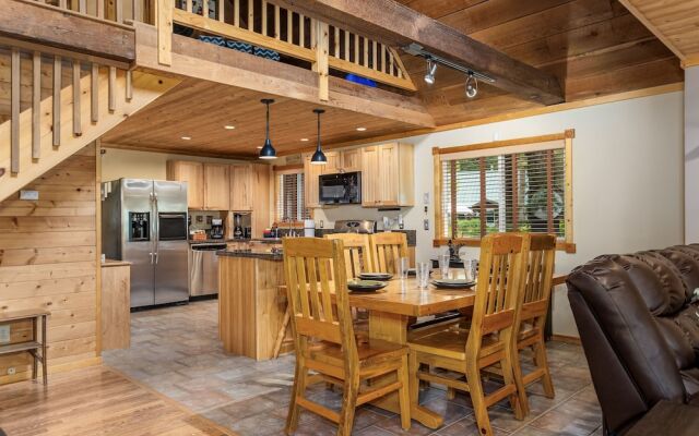 West Haus Escape 3 Bedroom Home by NW Comfy Cabins by RedAwning