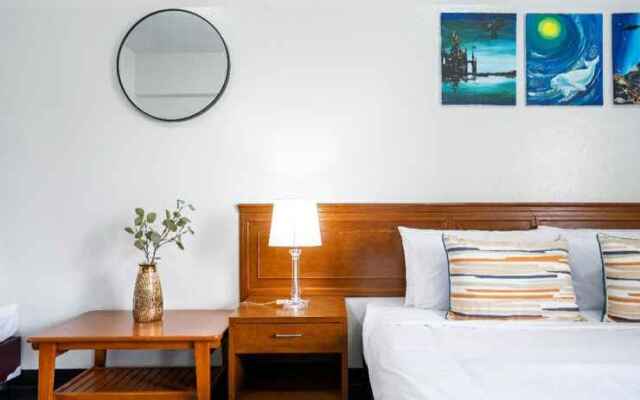 Studio room near MRT by PD Mansion