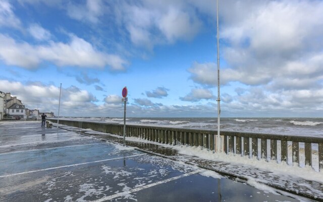 Beachfront Apartment in Grancamp-maisy With Terrace