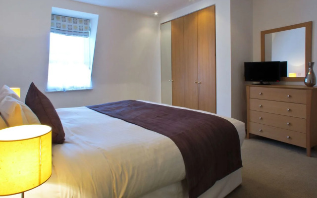 Native King’s Wardrobe, St. Paul’s