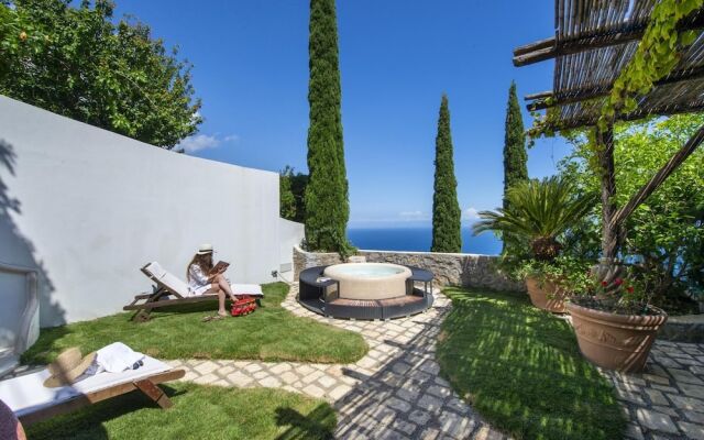 Casa Elena - In the Center of Praiano Parking Panoramic Hot tub