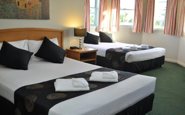 Meadowbrook Hotel