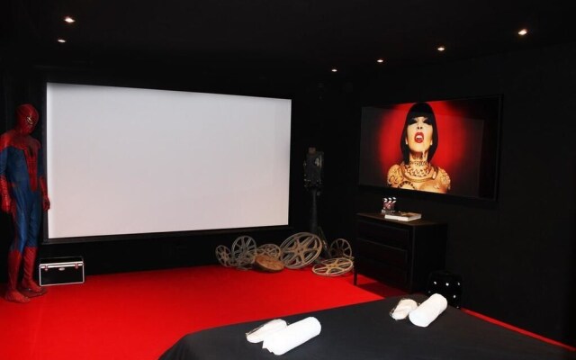 SHANGTASIA Luxury Art Room