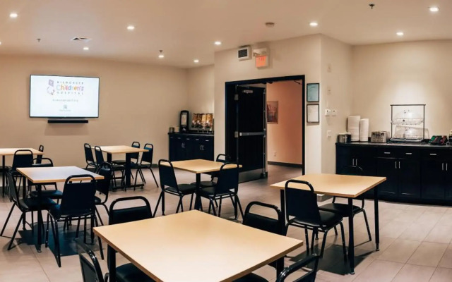 Motel 6 Airdrie, AB