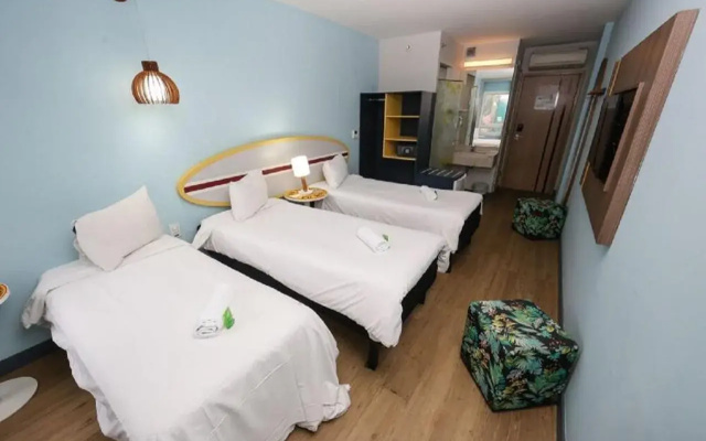 Golden Tulip Guarujá (Former Delphin Surf Hotel)