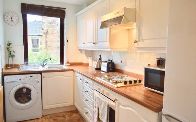 2 Bedroom Flat In Edinburgh