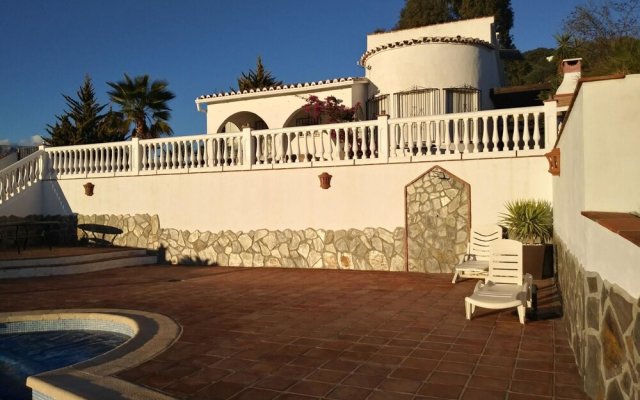 Villa With 3 Bedrooms in Sayalonga - Málaga, With Wonderful Mountain V