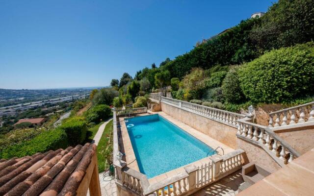 06T - Spacious villa with sea view- pool - jacuzzi-sauna