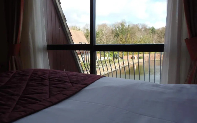 Lakeside International Hotel