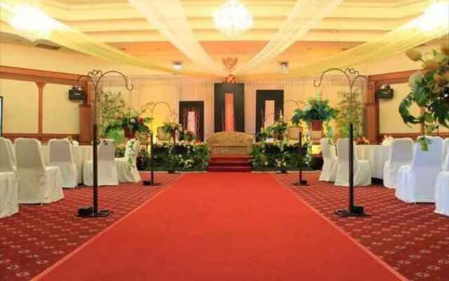 Grand Elty Singgasana Hotel