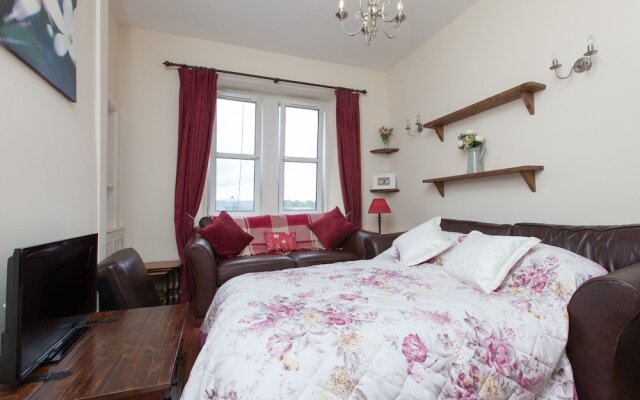 Homely Tenement for 4 Near Botanic Gardens