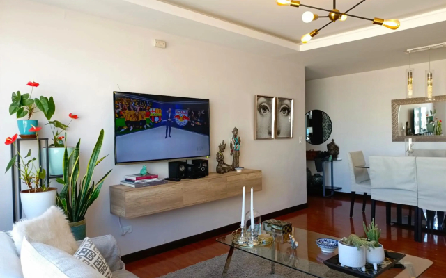 HOME apartment with Balcony - Queen Bed - 6th Floor