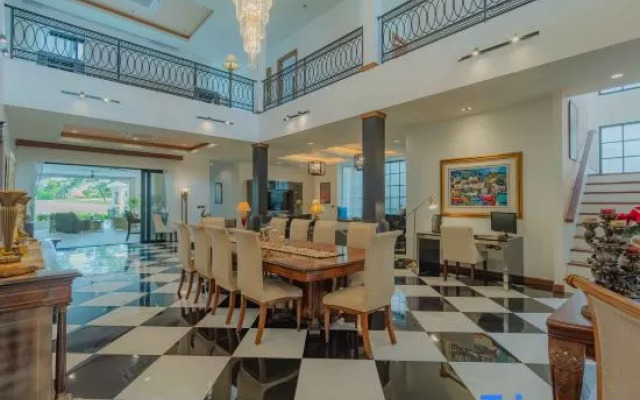 Villa Viola 7 Bedroom, Fully Staffed, on the Golf Course