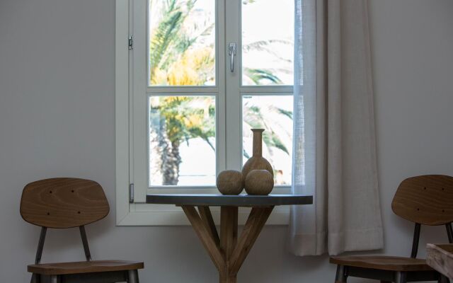 Amymone Suites