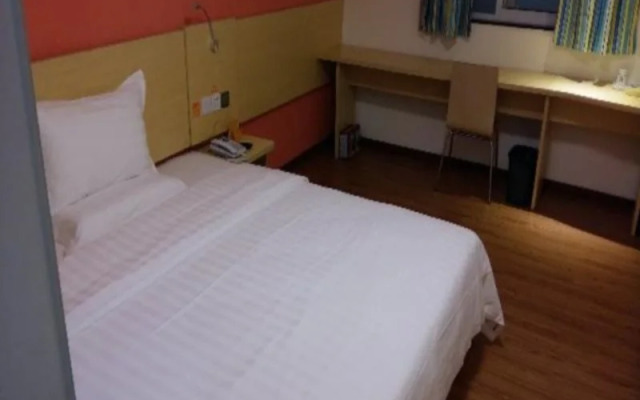 7Days Inn Shenzhen Fuyong Fenghuang Shiji Commercial Square