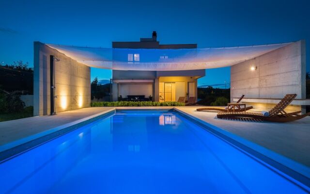 Stunning Villa Sofia With Heated Pool IN Split Hinterland