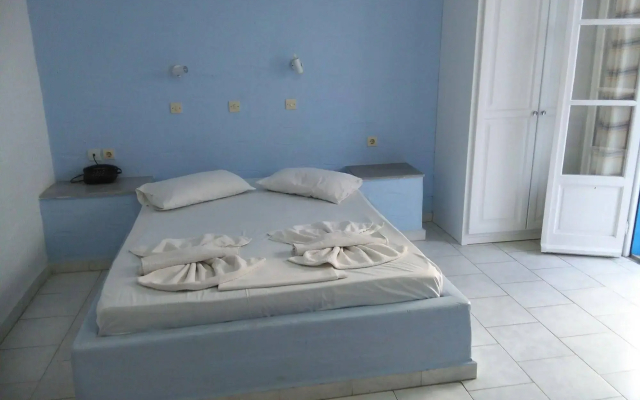 Stratos Studios & Apartments