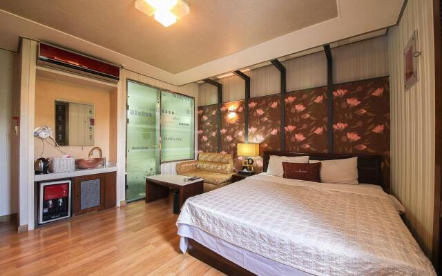 N Motel