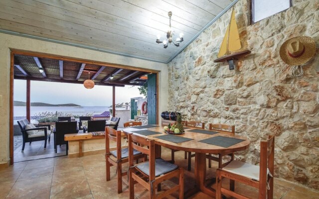 Stunning Home in Sevid With Wifi and 5 Bedrooms