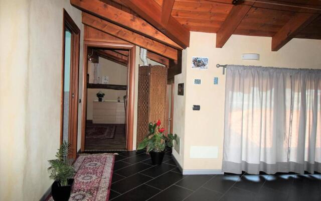 Giglio Flat With Wonderful Lake View and Jacuzzi