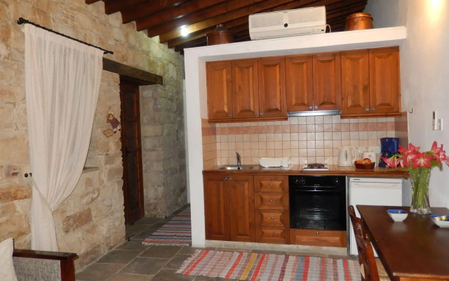 Nikis House