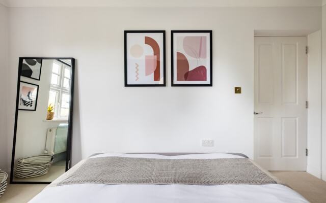 The Brockwell Park Escape - Bright 2BDR Flat with Parking
