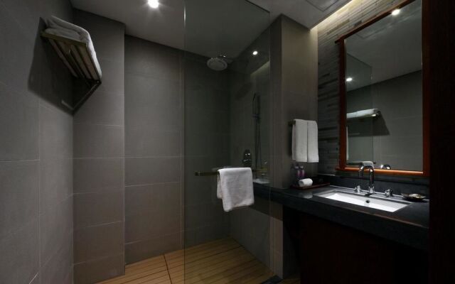 Ruyi Ge Putongshan International Buddhism Culture Communication Center