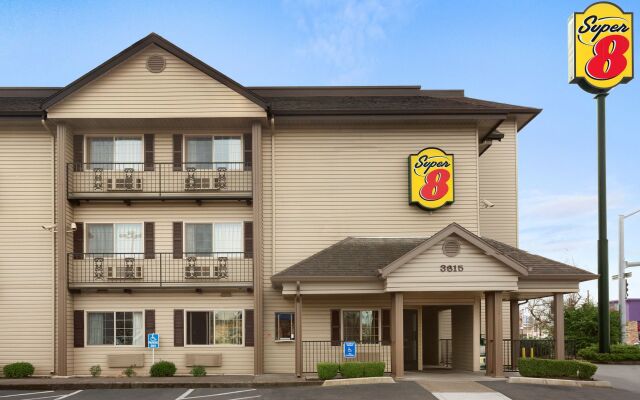 Gateway Inn & Suites