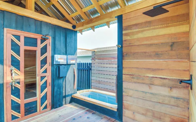 Sauna, Gas Grill & More! Belgrade Duplex
