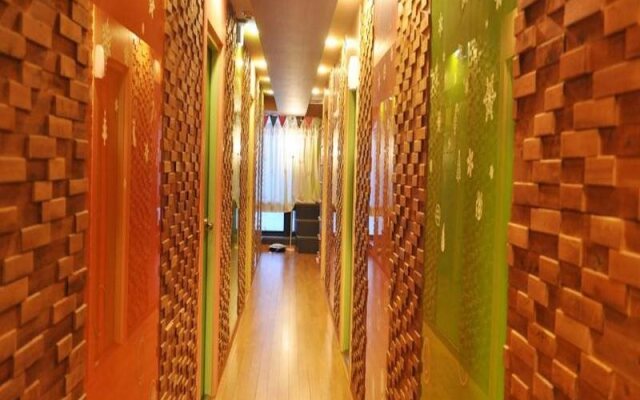 Crystal Guesthouse (Female Only)