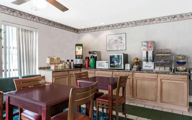 Brentwood Inn & Suites