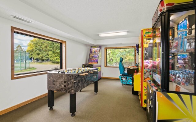 Gull Lake All-season Getaway w/ Private Deck