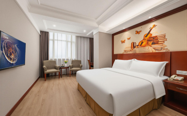 Vienna Hotel (Huizhou Zhonghai Waterfront City Branch