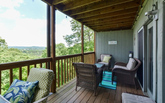 Branson Treehouse Retreat 2 Bedroom Condo