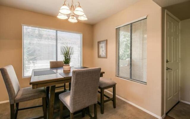 Luxury Paradise Valley Condo, Complete Remodel!