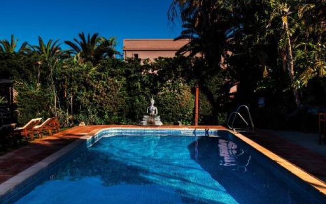 Chillout Hotel Tres Mares