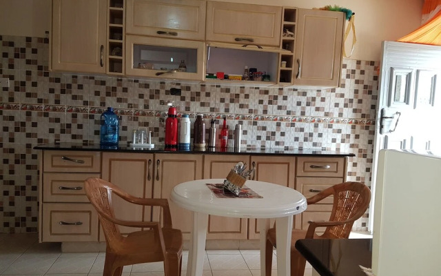 Maggys Airport Guest House - Hostel